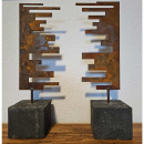 Doppelobjekt Stahl Skulptur in Stein