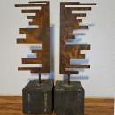 Doppelobjekt Stahl Skulptur in Stein