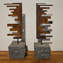 Doppelobjekt Stahl Skulptur in Granit Stein