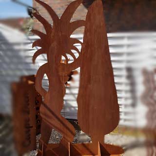 Anfertigung abstrakte Kunst Skulptur aus rostigem Stahl